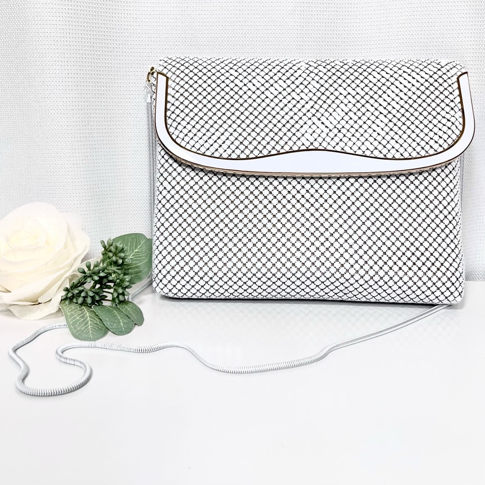 4/$20 Vintage Metal Mesh Crossbody Clutch
White gold bag